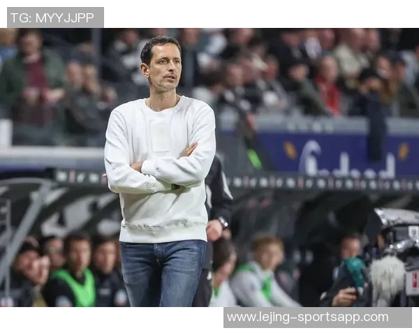 德天空报道法兰克福高层未考虑解雇托普默勒将失利责任归于球员表现