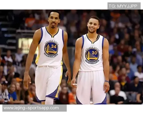 追梦赛后与老队友维金斯亲切交流库里与巴黎奥运队友阿德巴约畅谈未来