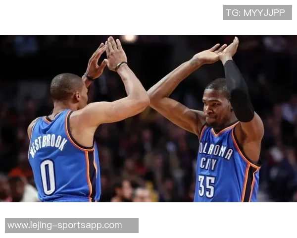 杜兰特称赞哈登适应能力强继续在新潮流中展现出色表现 杜兰特称赞哈登适应能力强继续在新潮流中展现出色表现