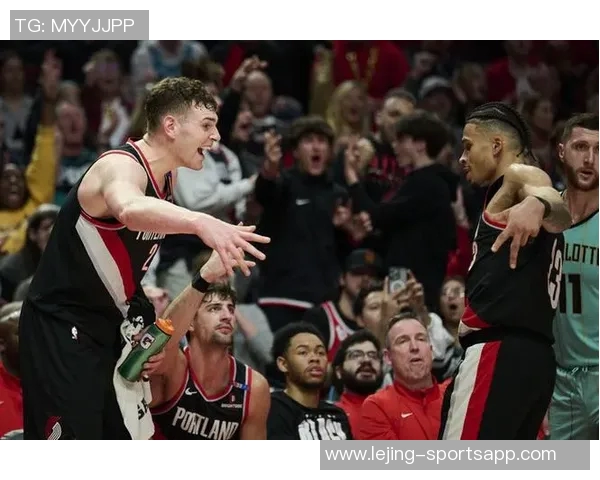 开拓者官方发布海报庆祝阿夫迪亚卡马拉霍勒迪入选ESPN前100球员